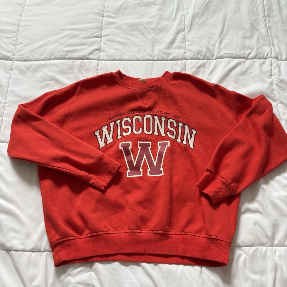 H&M‎ Sweater Womens Medium Red Wisconsin Football Embroidered Crew Neck